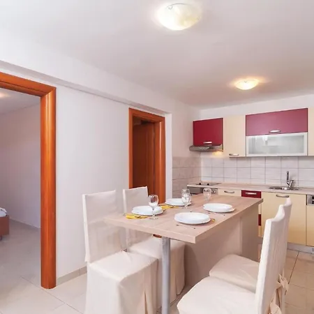 Apartament Four-bedroom In Supetar