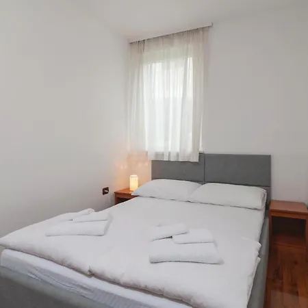 Four-bedroom In Apartament