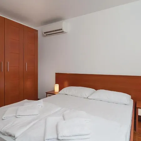Four-bedroom In Apartament Supetar