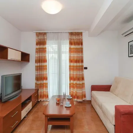 Four-bedroom In Apartament